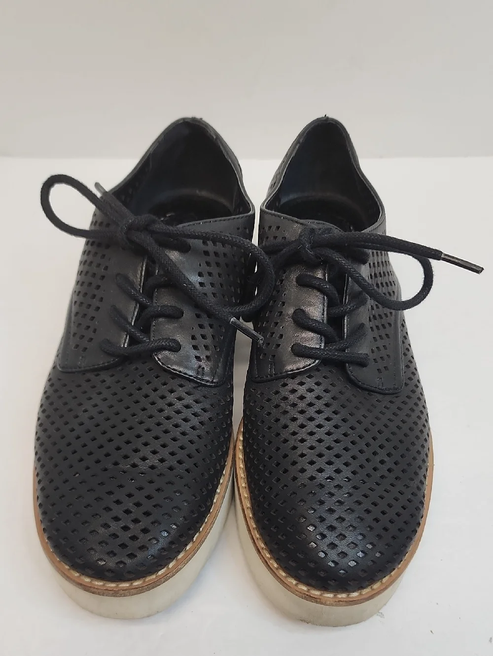 Vince Camuto Black Perforated Leather Oxford Platform Shoes Size 5
